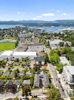 4 1105 Esquimalt Road