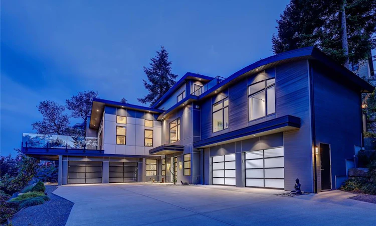 3450 Dolphin Drive