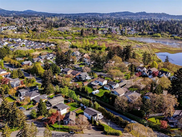 1040 Chesterfield Road, Saanich, BC, V8Z 2T8 - 42