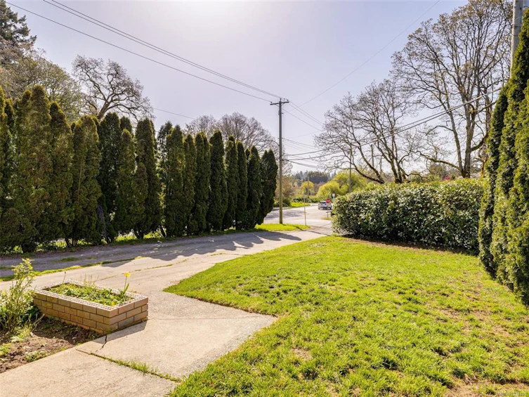1040 Chesterfield Road, Saanich, BC, V8Z 2T8 - 3