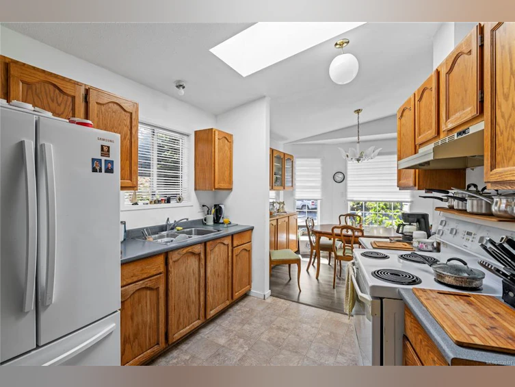 2454 E 5th Street, Courtenay, BC, V9N 8J2 - 3