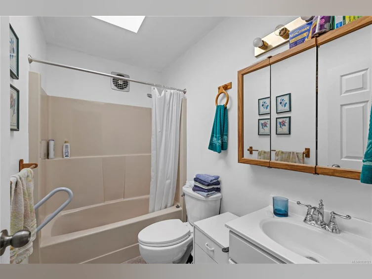 2454 E 5th Street, Courtenay, BC, V9N 8J2 - 7