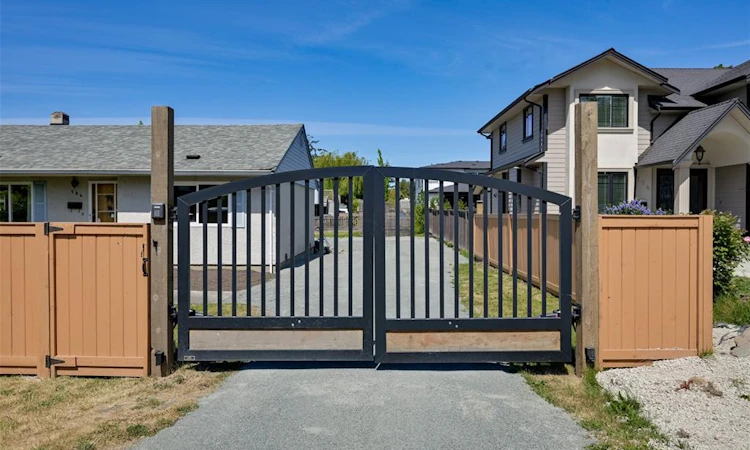 784 Snowdrop Avenue