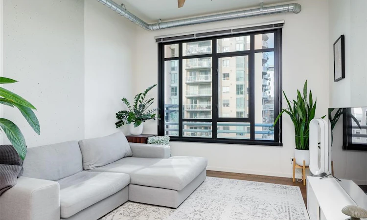 501-1029 View Street