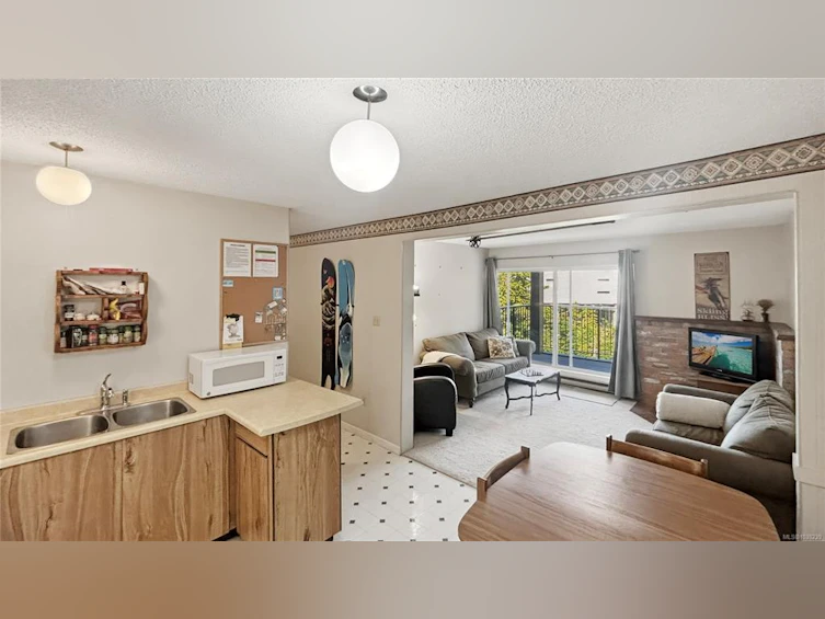106-695 Castle Crag Crescent, Courtenay, BC, V9J 1L0