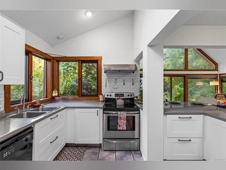 1352 Englishman River Road, Errington, BC, V0R 1V0 - 15
