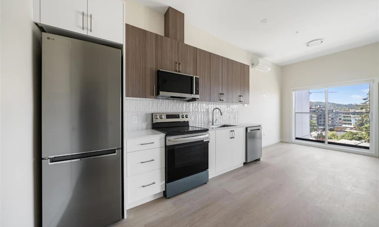304-777 Station Avenue
