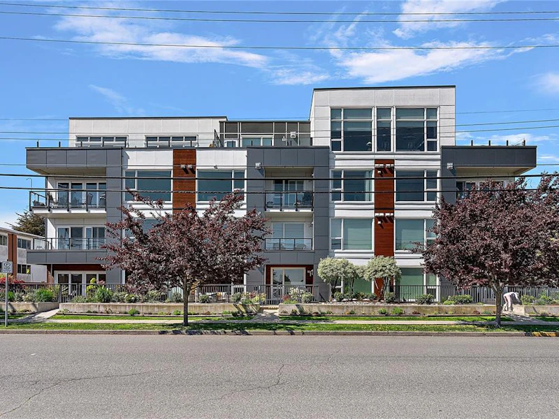 203 - 2447 Henry Avenue, Sidney BC
