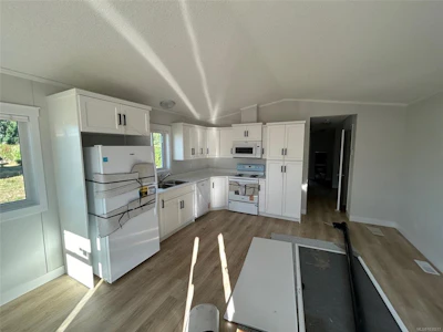 3-731 Marine Drive - 4