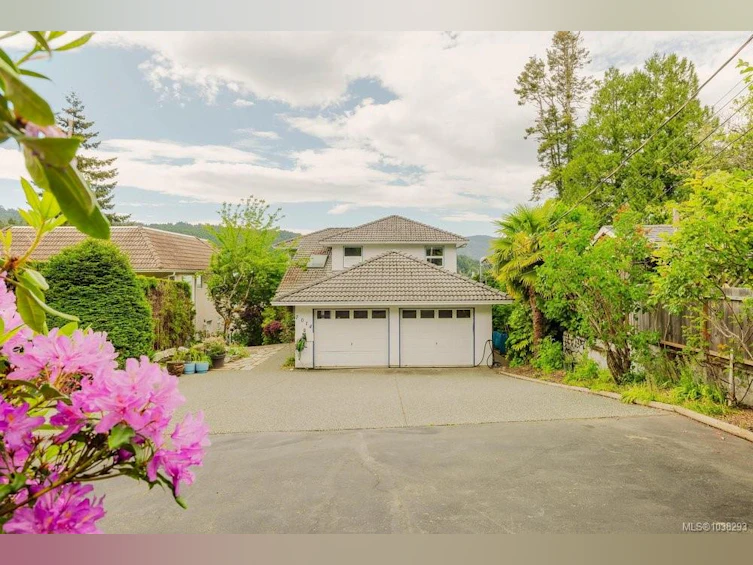 7014 Brentwood Drive, Central Saanich, BC, V8M 1B4