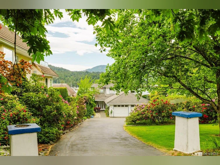 7014 Brentwood Drive, Central Saanich, BC, V8M 1B4 - 2
