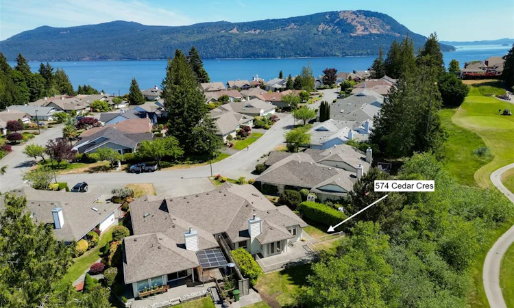 574 Cedar Crescent