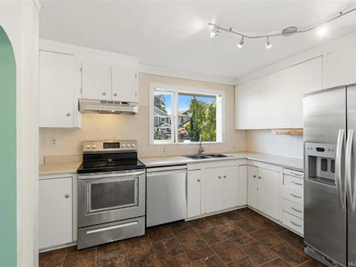 1032 Moyse Crescent - 4
