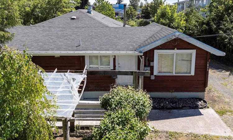 1621 Redwood Street