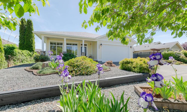 1085 Tara Crescent