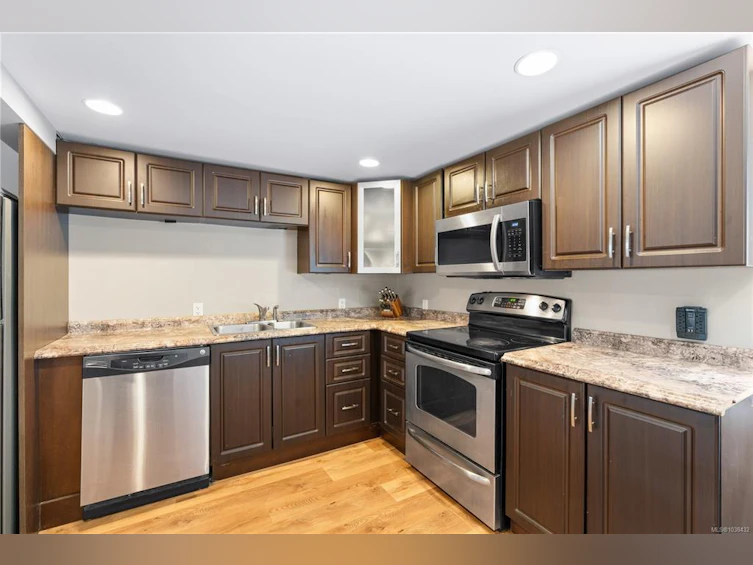 167 Little Eldon Place, Saanich, BC, V8Z 1E2 - 39