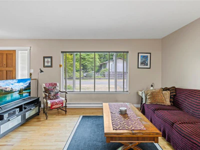 1524 Pacific Crescent - 3