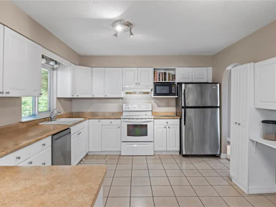 1524 Pacific Crescent - 4