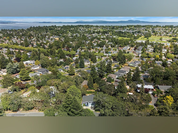 4143 Cedar Hill Road, Saanich, BC, V8N 3C2 - 45