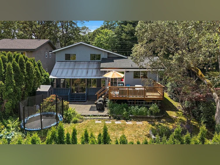 4143 Cedar Hill Road, Saanich, BC, V8N 3C2 - 41