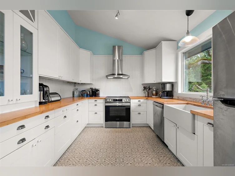 4143 Cedar Hill Road, Saanich, BC, V8N 3C2 - 11