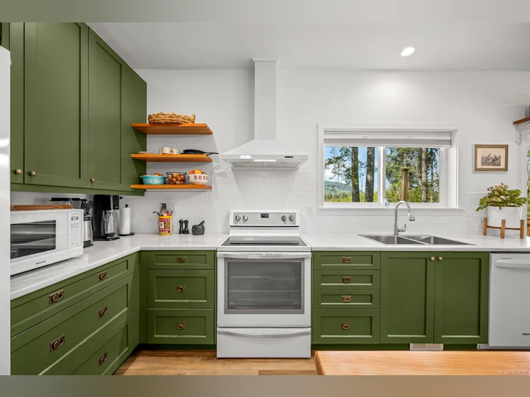 2056 Spike Road, Black Creek, BC, V9J 1N5 - 7