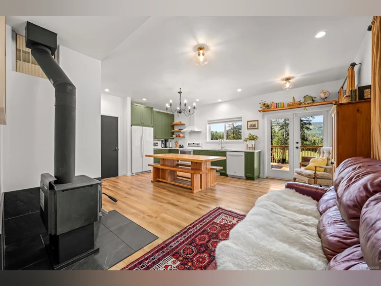 2056 Spike Road, Black Creek, BC, V9J 1N5 - 9