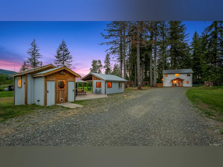 2056 Spike Road, Black Creek, BC, V9J 1N5 - 55