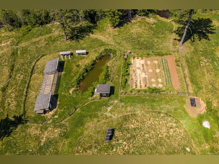 2056 Spike Road, Black Creek, BC, V9J 1N5 - 52