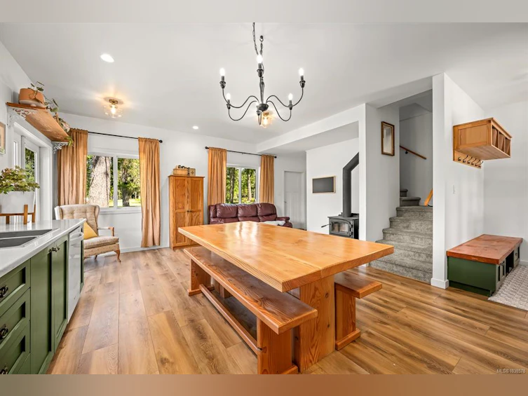 2056 Spike Road, Black Creek, BC, V9J 1N5 - 5