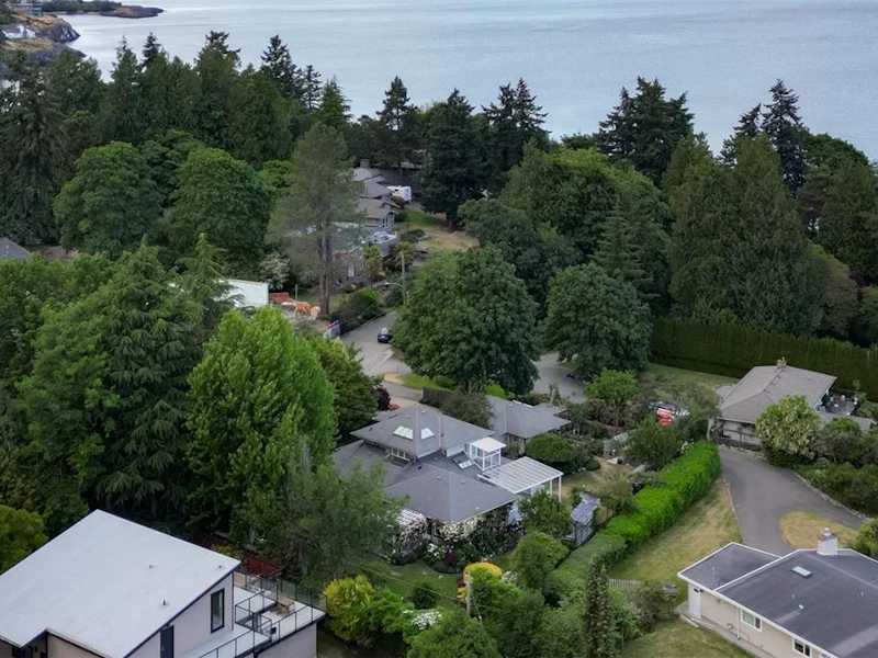 4005 Locarno Lane, Saanich BC V8N 3Z9