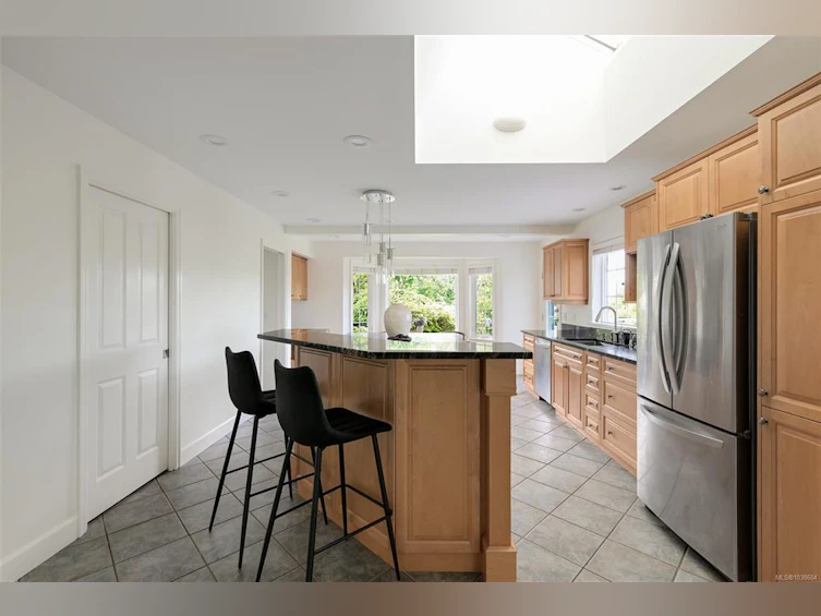 4005 Locarno Lane, Saanich, BC, V8N 3Z9 - 18