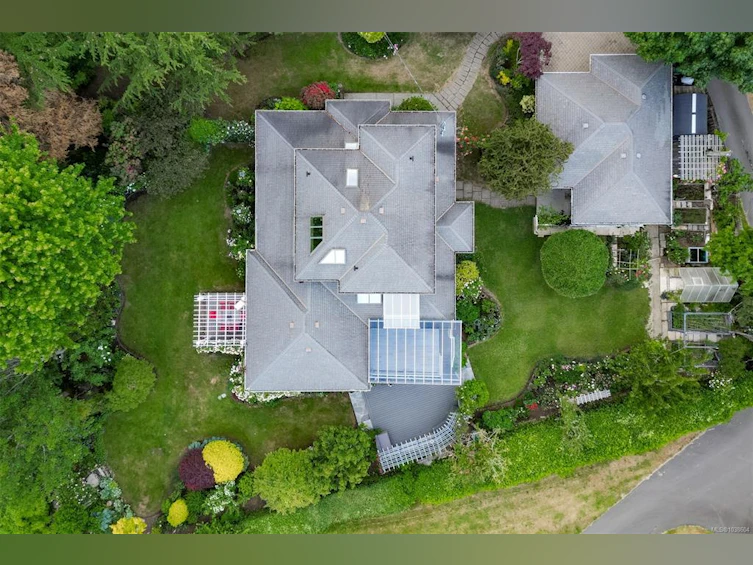 4005 Locarno Lane, Saanich, BC, V8N 3Z9 - 53