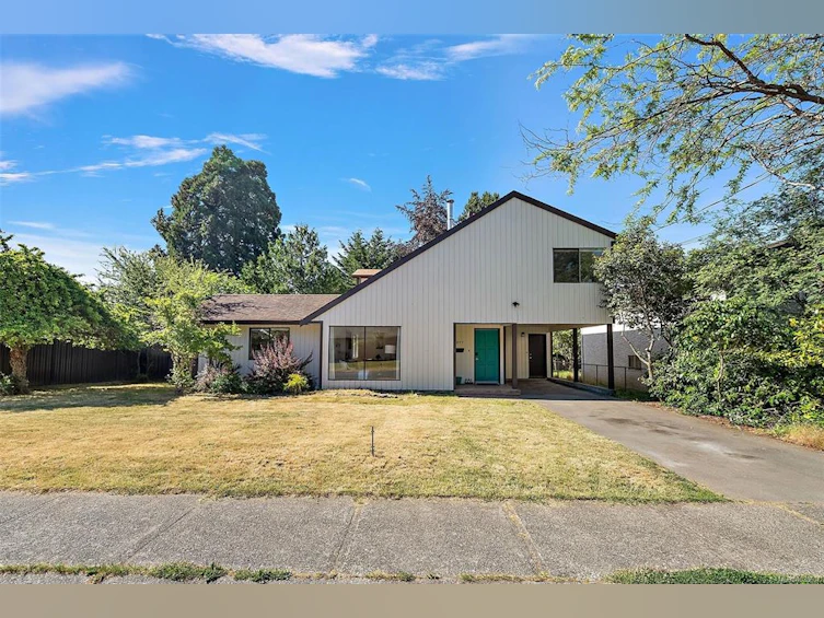 1871 Fairburn Drive, Saanich, BC, V8N 5B4 - 2