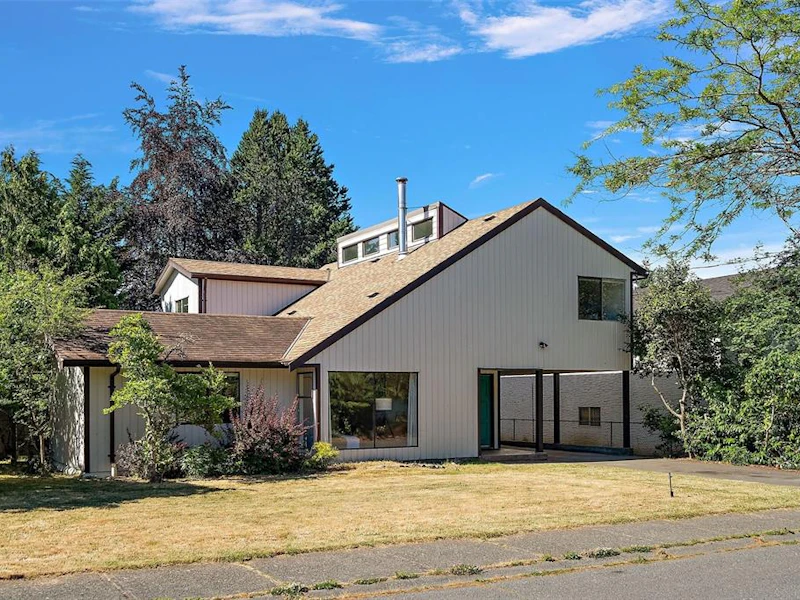 1871 Fairburn Drive, Saanich BC V8N 5B4