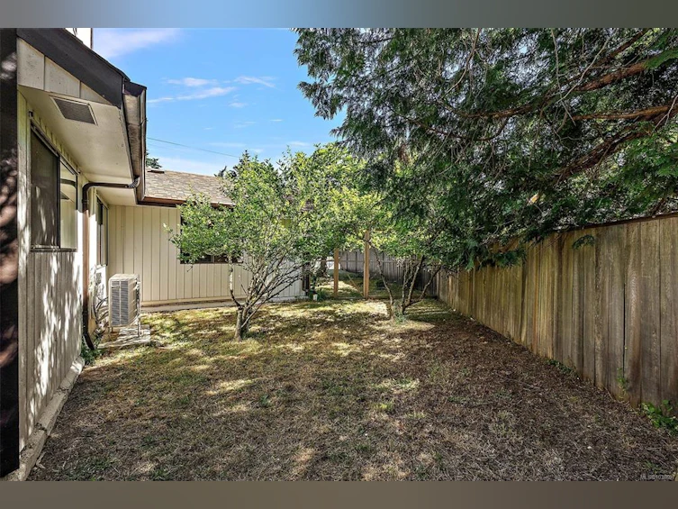 1871 Fairburn Drive, Saanich, BC, V8N 5B4 - 32