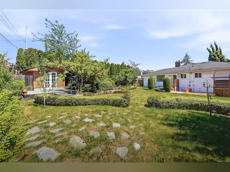 3026 Larkdowne Road, Oak Bay, BC, V8R 5N2 - 40