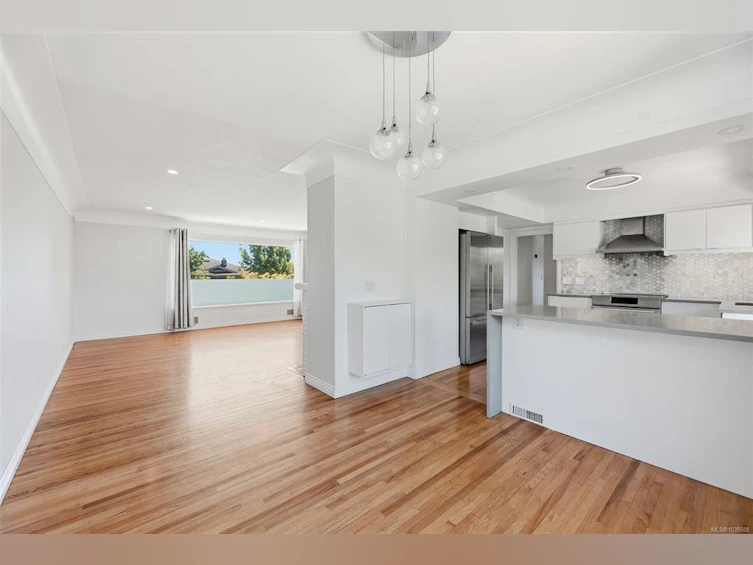 3026 Larkdowne Road, Oak Bay, BC, V8R 5N2 - 11