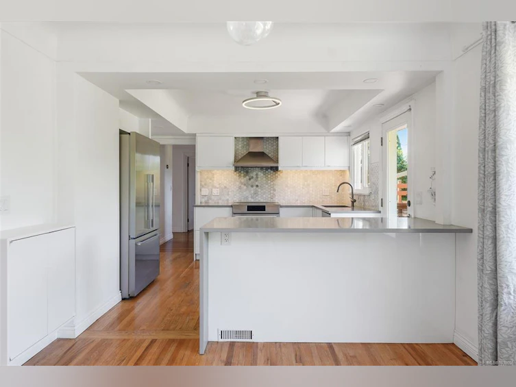 3026 Larkdowne Road, Oak Bay, BC, V8R 5N2 - 3