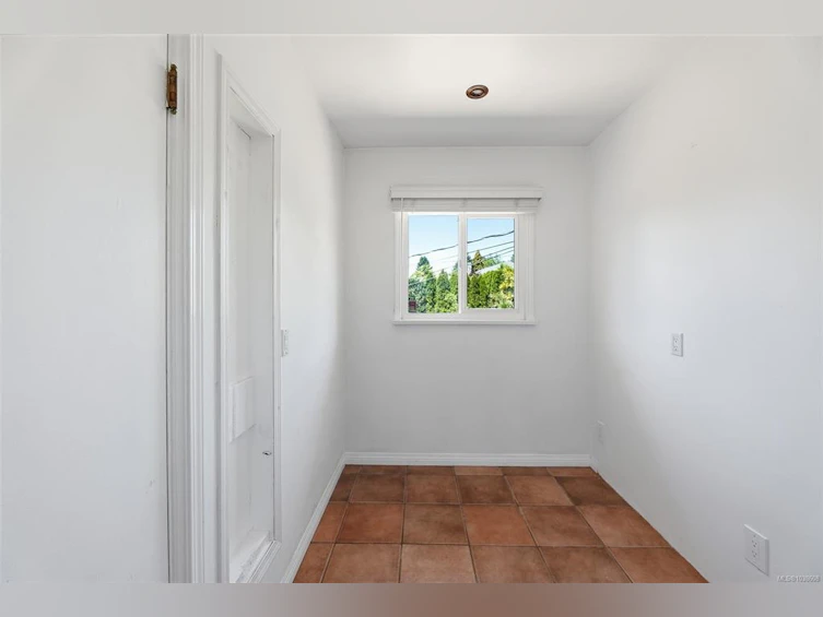 3026 Larkdowne Road, Oak Bay, BC, V8R 5N2 - 23