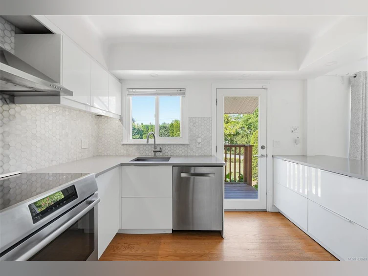 3026 Larkdowne Road, Oak Bay, BC, V8R 5N2 - 10