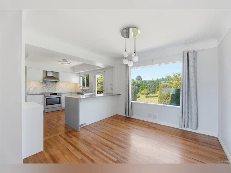 3026 Larkdowne Road, Oak Bay, BC, V8R 5N2 - 5