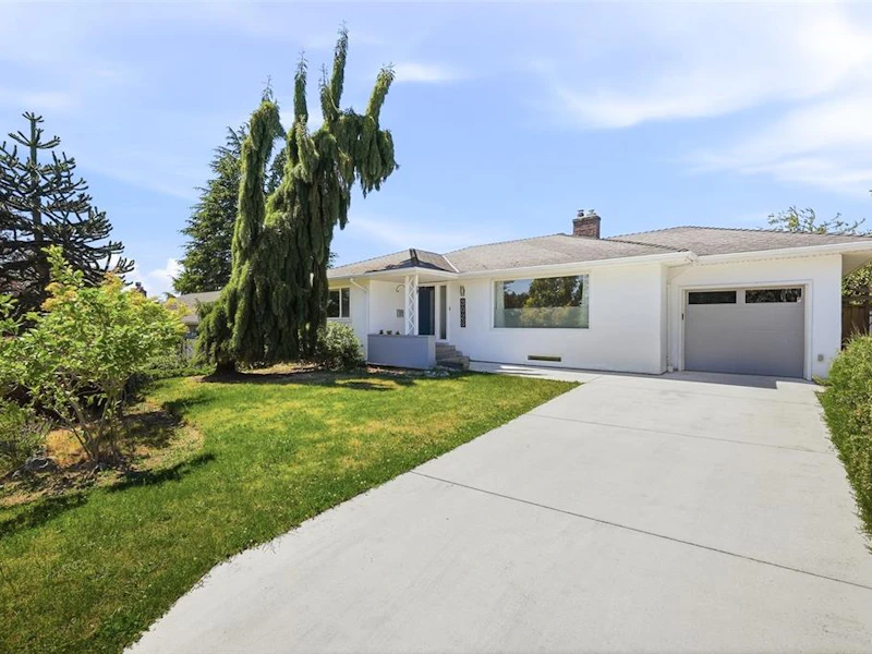 3026 Larkdowne Road, Oak Bay BC V8R 5N2