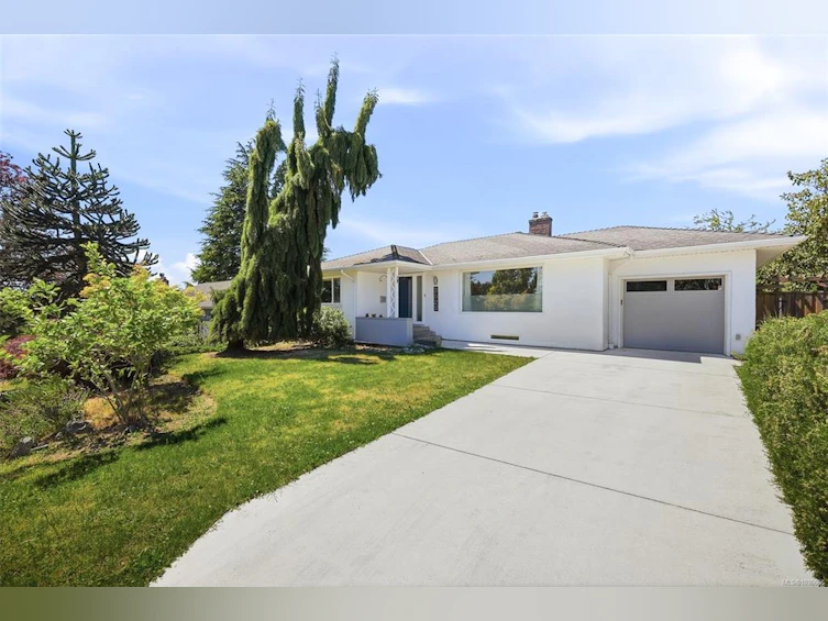 3026 Larkdowne Road, Oak Bay, BC, V8R 5N2