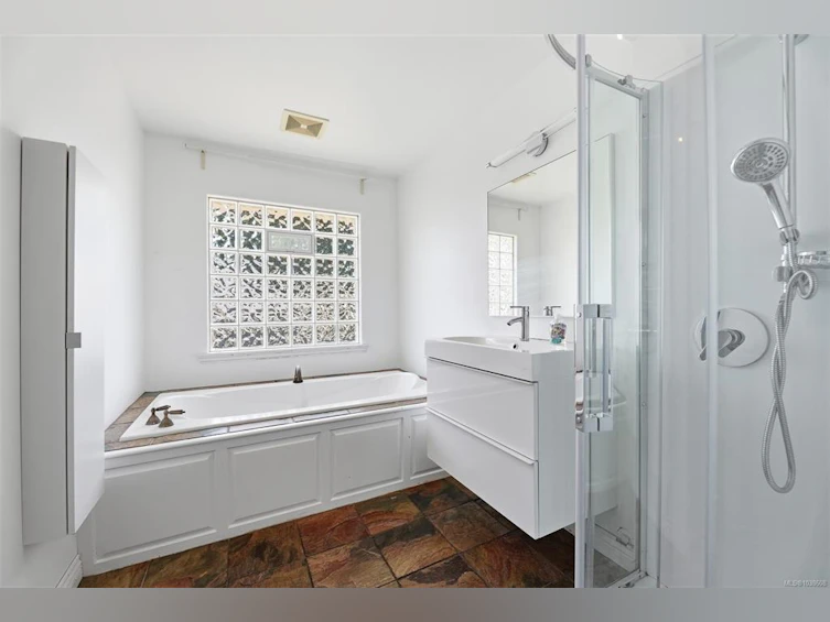 3026 Larkdowne Road, Oak Bay, BC, V8R 5N2 - 18