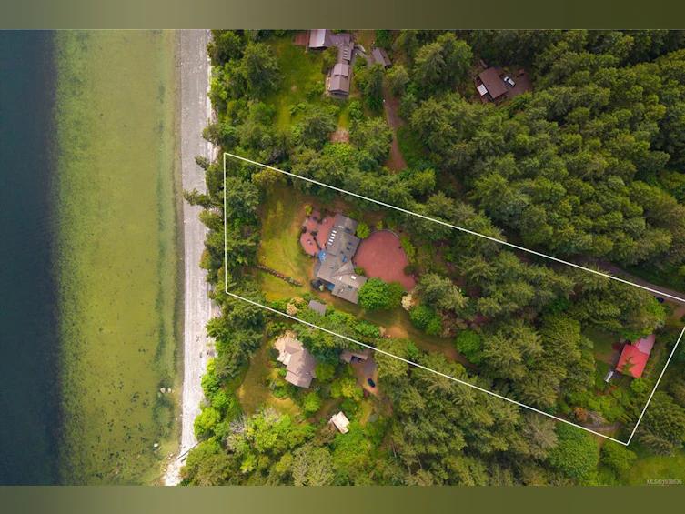 2070 Cooper Road, Gabriola Island, BC, V0R 1X7 - 2
