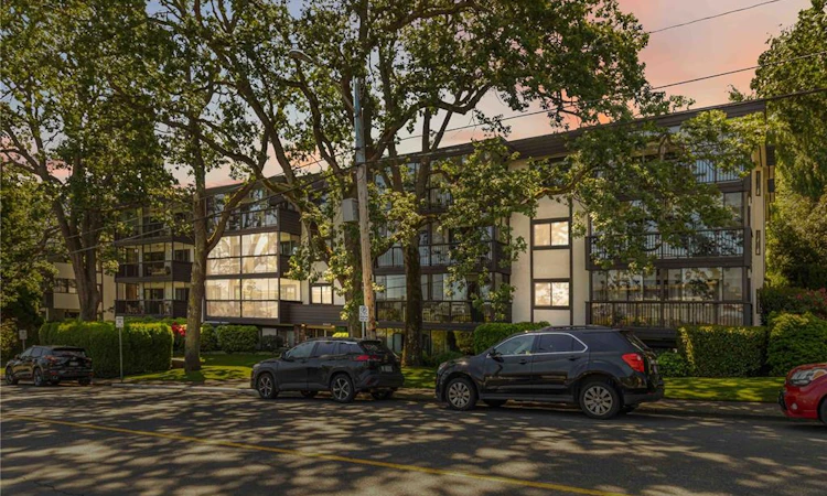 203-1665 Oak Bay Avenue