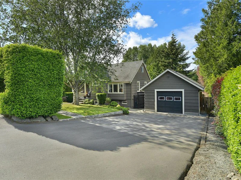 1000 Lodge Avenue, Saanich BC V8X 3A8