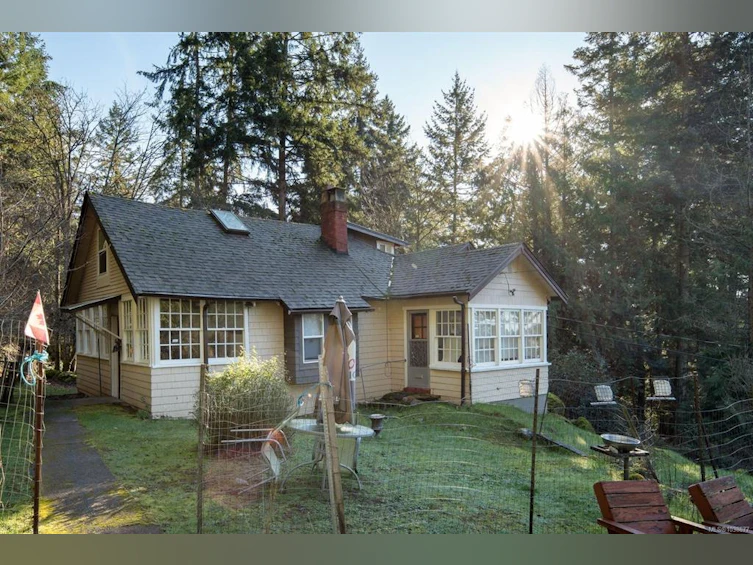 1183 Hillgrove Road, North Saanich, BC, V8L 5R8 - 14