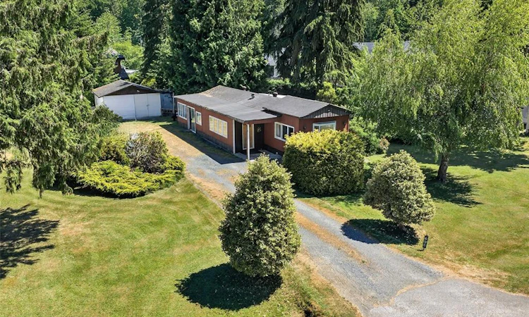 695 N Barclay Crescent